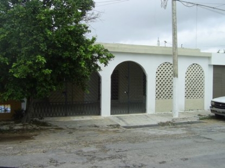 ACOGEDORA CASA DE UNA PLANTA EN LOS PINOS